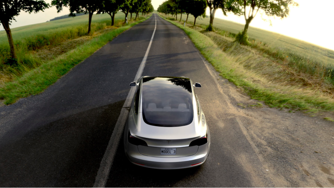 Tesla Model 3, derrière